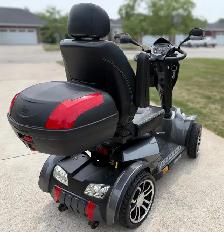 Cobra GT4 Electric Mobility Scooter - Excellent Condition - New - Photo 3