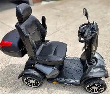 Cobra GT4 Electric Mobility Scooter - Excellent Condition - New - Photo 7