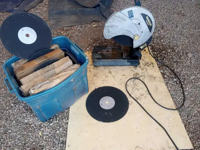 Steel cutting saw