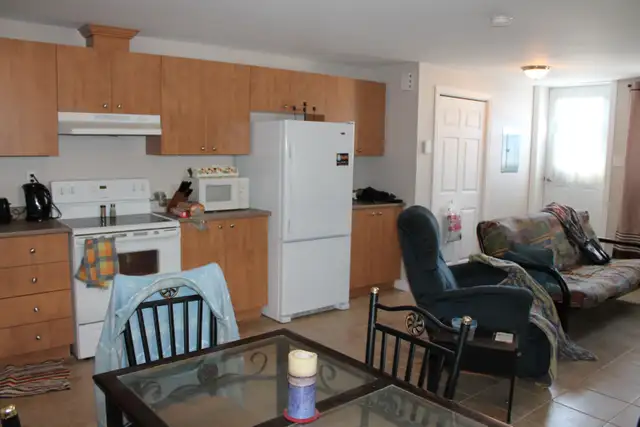 Cowansville - GRAND 3 ½ demi sous-sol 750 $