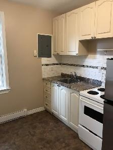 Oshawa Studio Main Floor Legal Apartment $1499 with Yard - Photo 15