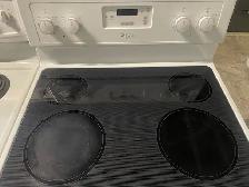 Cuisinière blanche vitrocéramique Whirlpool - Photo 2
