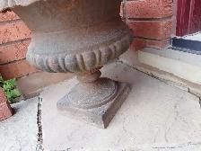 Cast Iron Planter - Photo 6