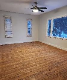 NICE, SPACIOUS 3 BED, 1 BATH WITH   YARD, LOCATED IN ALLENDALE - Photo 2