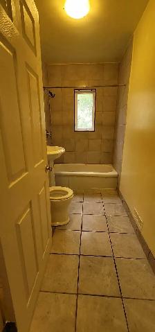 NICE, SPACIOUS 3 BED, 1 BATH WITH   YARD, LOCATED IN ALLENDALE - Photo 6