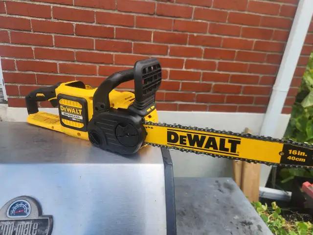 chainsaw scie à chaine Dewalt 60v