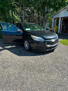 2015 Chevy Mailbu - Photo 2