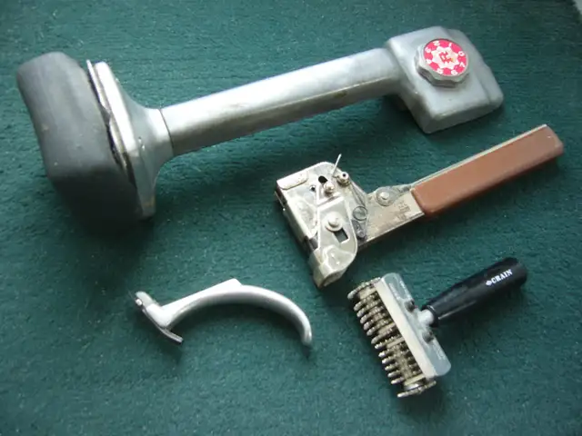 Outils pour pose de tapis et prélart..