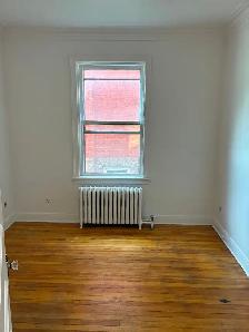 3 Bedroom Sandy Hill Apartment for Rent (255 Daly Ave) - Photo 4