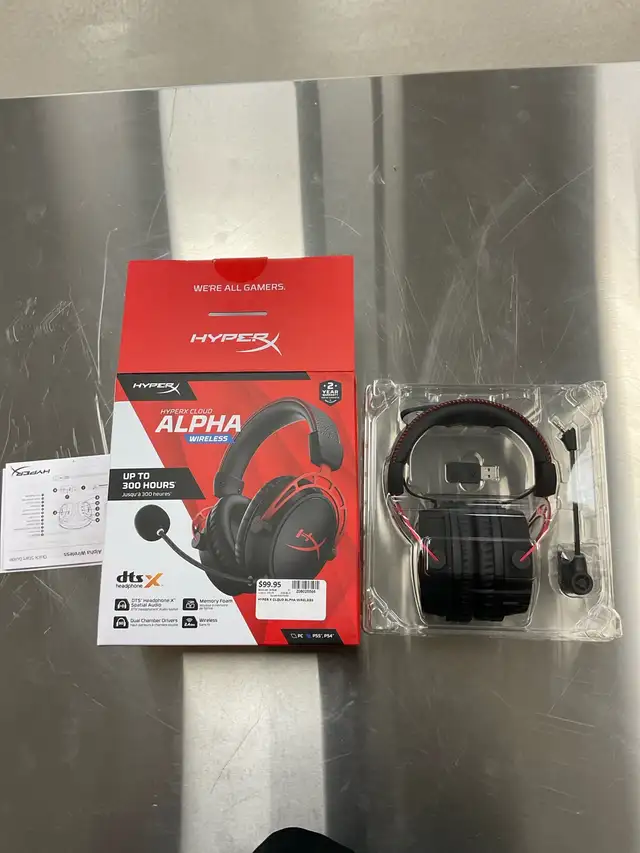 Hyper cloud alpha wireless gaming headset