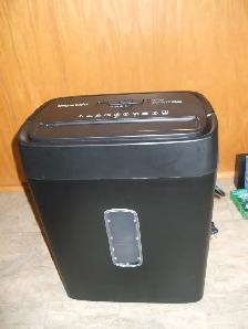 Amazon Basics Cross-Cut Paper Shredder