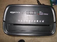 Amazon Basics Cross-Cut Paper Shredder - Photo 2
