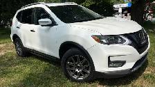 2017 Nissan Rogue SV - Photo 2