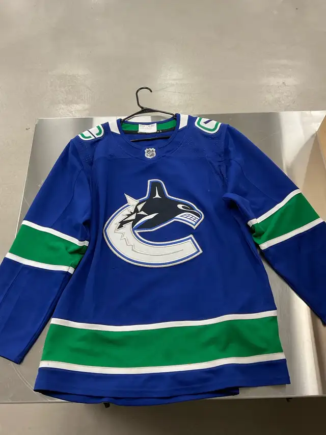 Vancouver Canucks hockey jerseys