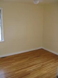 3Bed/1Bath-MainFloor-BonnieDoonArea-Internet/Utilities Included - Photo 3