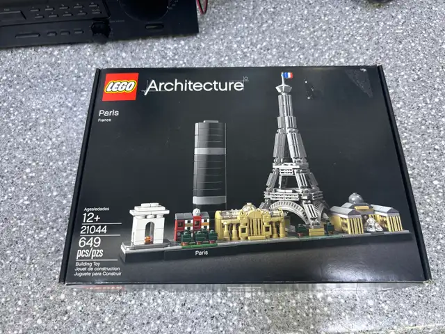 Lego 21044 Architecture Paris 649 Pcs