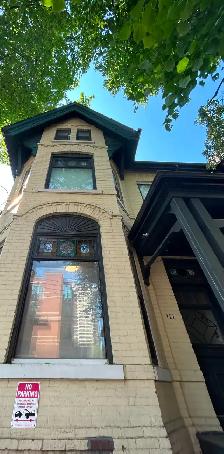 Best deal!Only $3249 Very Bright Three-Bedroom Unit Rent