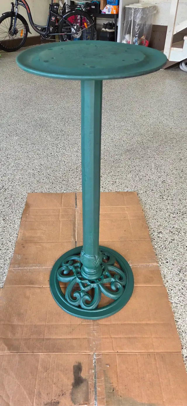 CAST IRON PEDESTAL