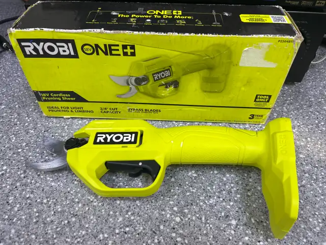 Ryobi P250BT Pruner Shear Boxed