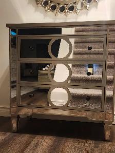Mirror dresser
