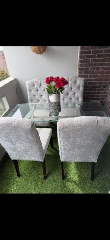 Dining table with four chairs in great condition - Photo 2