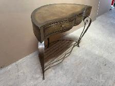 CORNER TABLE FOR SALE - Photo 2