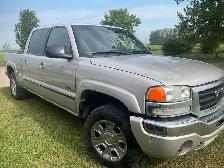 2005 GMC Sierra 4x4 - Photo 2