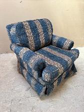 SWIVEL CHAIR FOR SALE - Photo 2