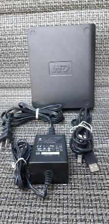 500 GB WESTERN DIGITAL PORTABLE EXTERNAL HARD DRIVE (Like New)