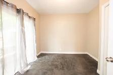 203 Niagara St, St. Catharines - All Inclusive 3 Bed   Den - Photo 15