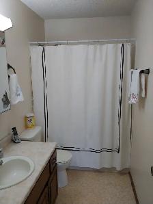 Large 2 Bedroom Suite Near the Mall With A/C, Parking, and Deck - Photo 2