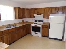 Large 2 Bedroom Suite Near the Mall With A/C, Parking, and Deck - Photo 5