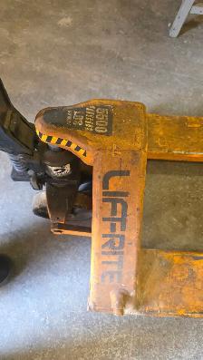 Lift-Rite Pump Truck - Photo 3