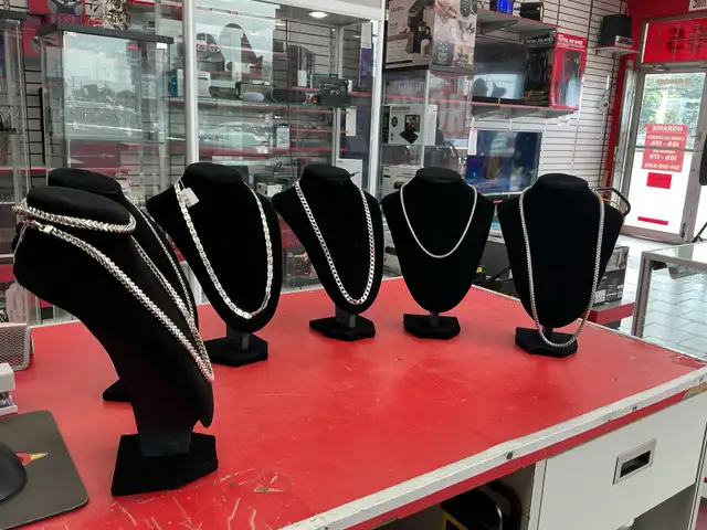 plusieurs chaîne en stainless steel