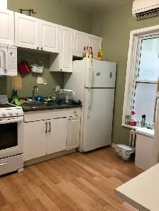 room close to UofT - Photo 2