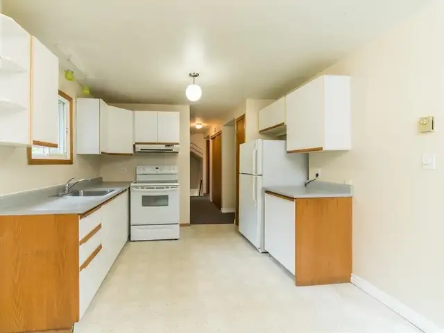 2 -bedroom apt 12 min walk from Western Uni