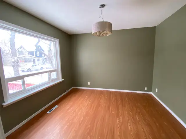 Remodeled Fully Renovated Huge 05 bedrooms House   Utilit. ASAP
