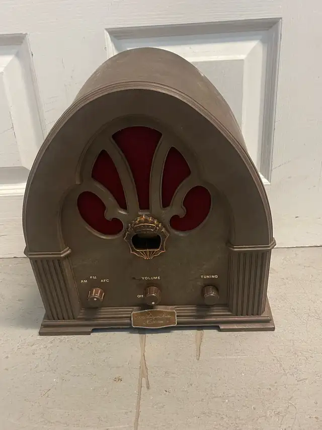 1932 Antique Radio Model 2136