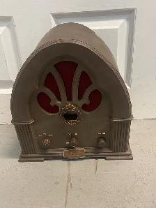 1932 Antique Radio Model 2136