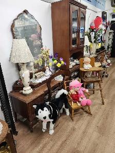 Antiques, Collectibles & Stuff - Photo 2