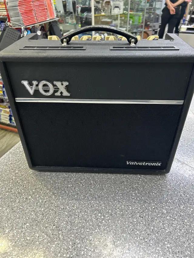 VOX VT20  Valvetronix 25 W Guitar Modeling Amplifier