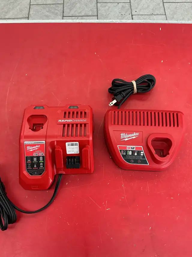 chargeur Milwaukee