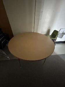 Various Tables - Photo 3
