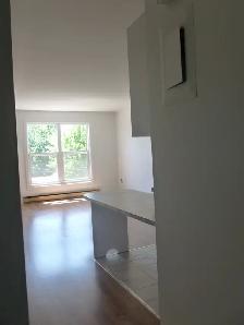 BEAU GRAND 3 1/2 dans un 6 logis, tranquille, 2e étage - Photo 6