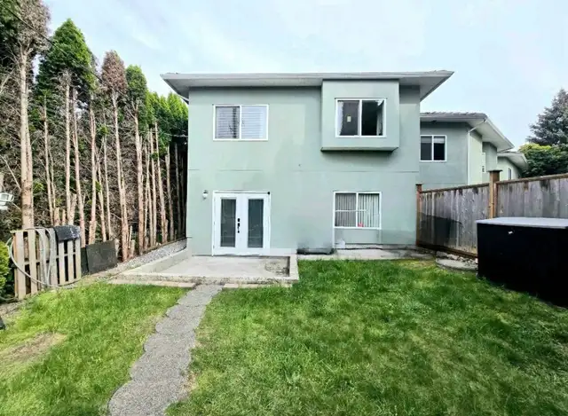 (Half Month Free Rent) Burnaby Newly Renovated 2 Bed and 2 Bath