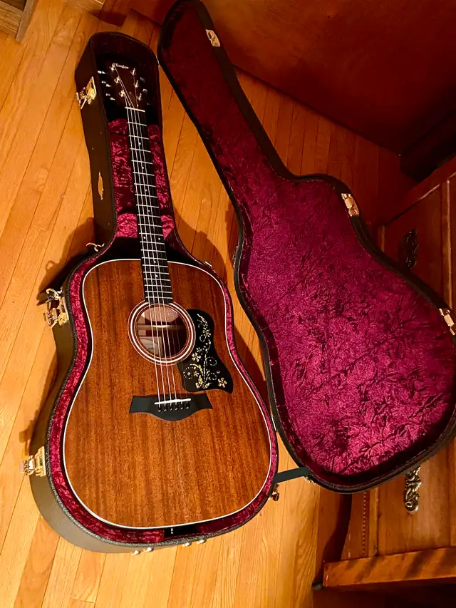 TAYLOR 320 All SOLID MahoganyGuitar with Custom CASE