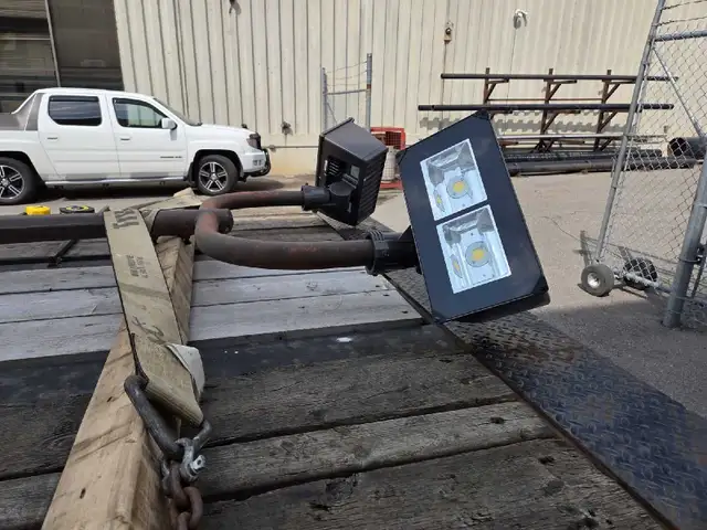 Eaton Two Lamp Fixture Light Pole