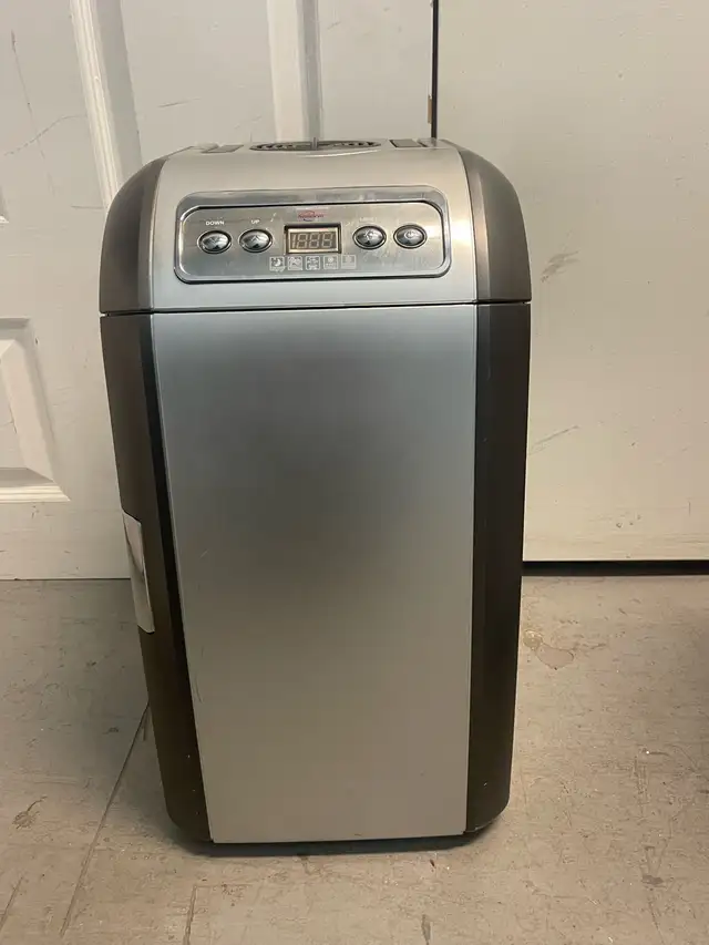 Koolatron C18 Thermoelectric Cooler and Warmer