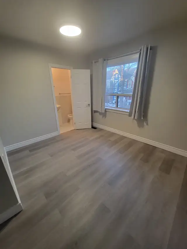 Near UofT,  3 updated bedrooms unit available starting Sept 1