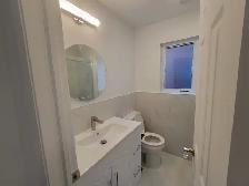Near UofT,  3 updated bedrooms unit available starting Sept 1 - Photo 7